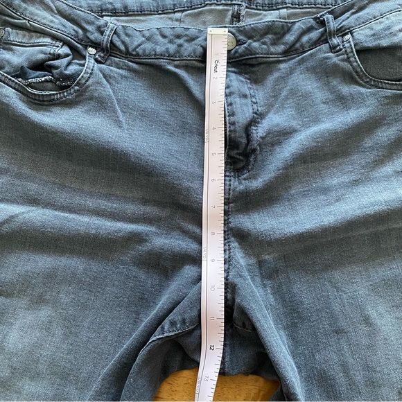 Women's Grey plus size 18 curvy jeans - Picture 6 of 8